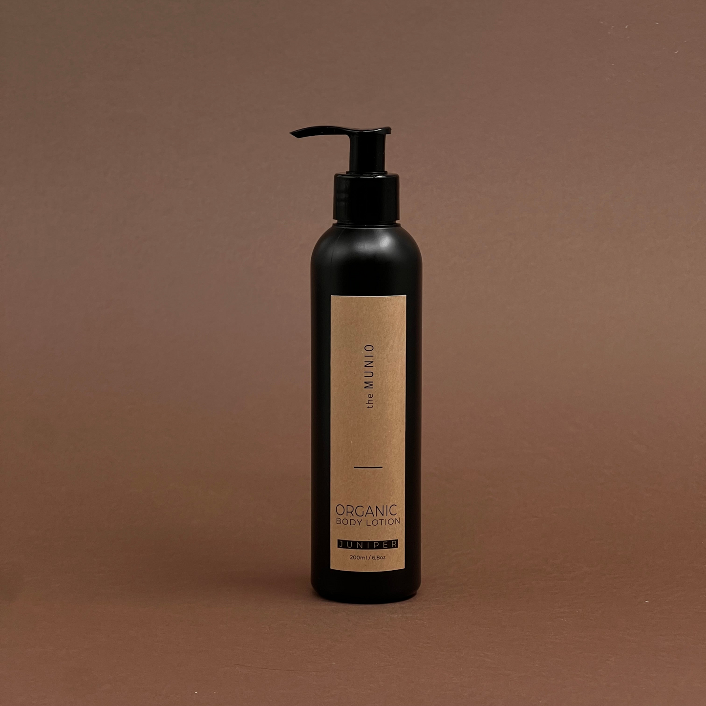 Kadiķa dabīgais ķermeņa losjons 200ml melnā pudelē