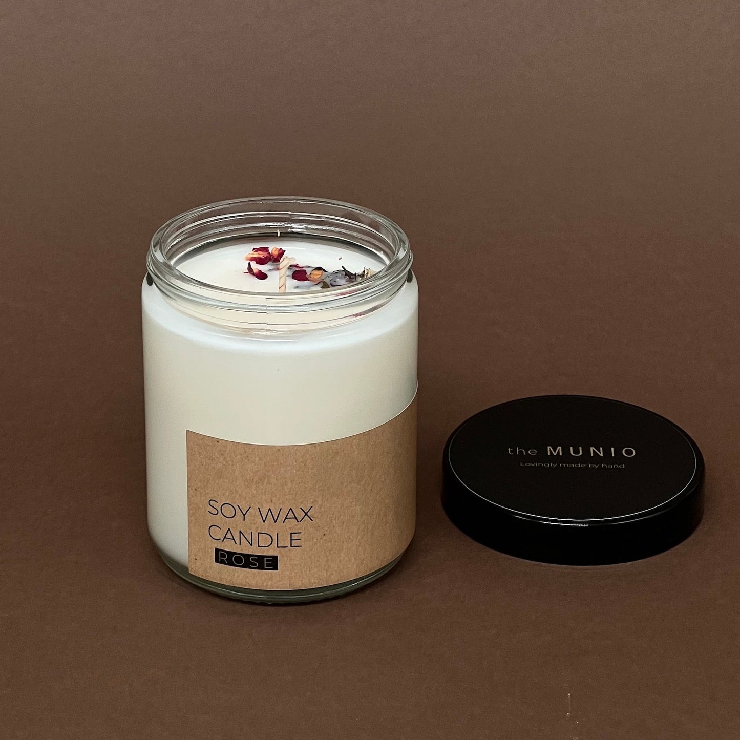 Rožu svece stikla traukā