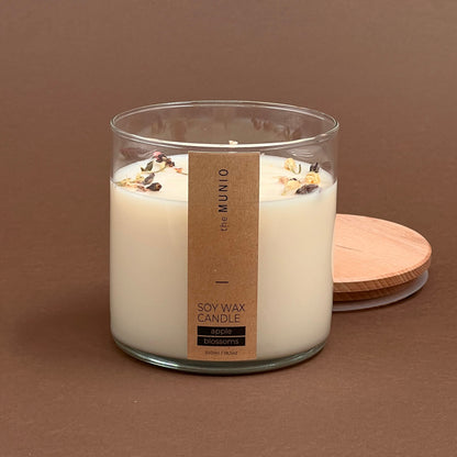 Ābeļziedu svece stikla traukā