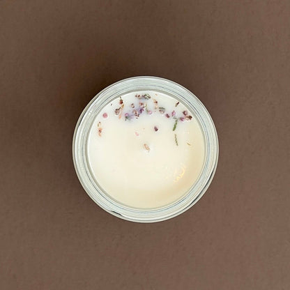 Viršu svece stikla traukā