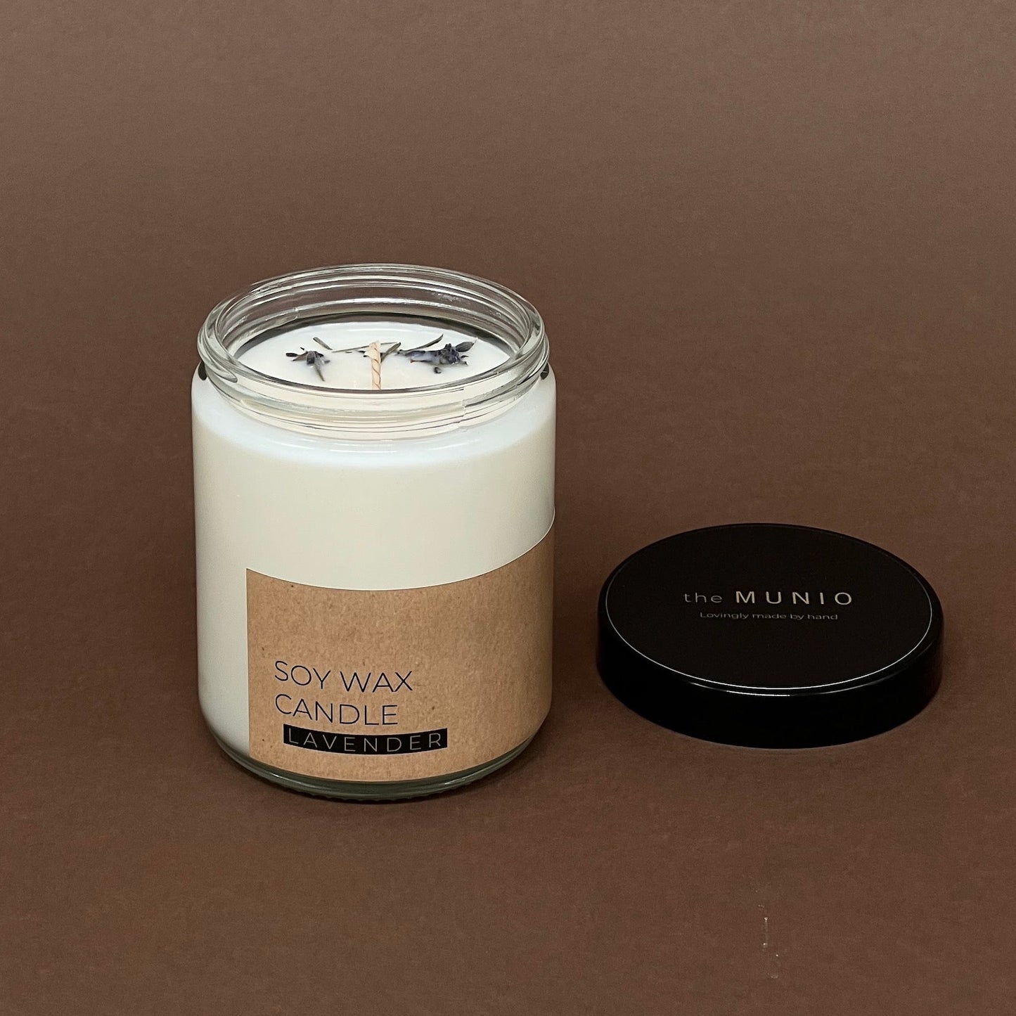 Lavandas svece stikla traukā