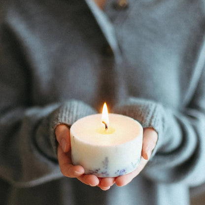 Kadiķu un limoniju mazā svece no Riga Original® x the Munio kolekcijas