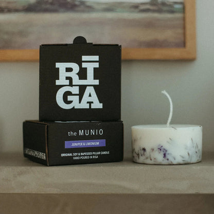 Kadiķu un limoniju mazā svece no Riga Original® x the Munio kolekcijas