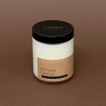 Pļavas ziedu svece stikla traukā