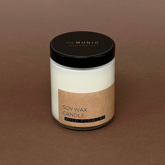 Pļavas ziedu svece stikla traukā