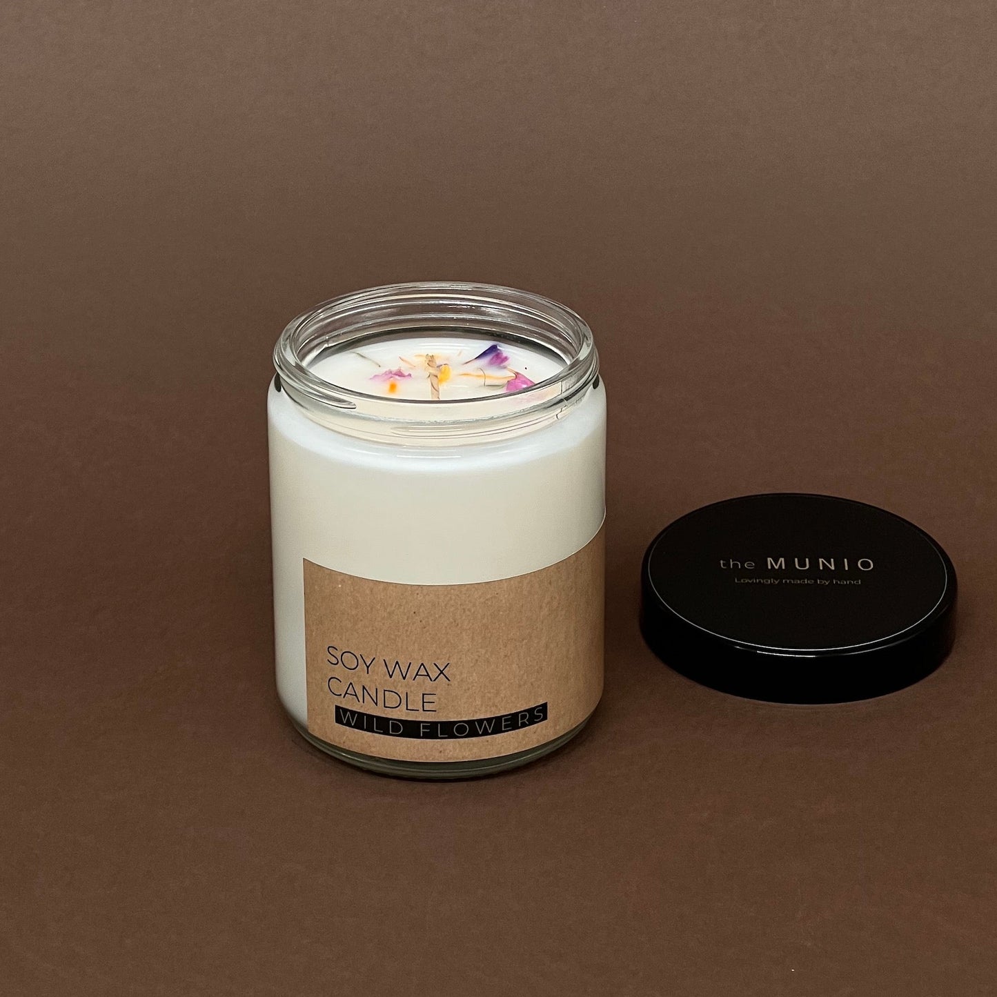 Pļavas ziedu svece stikla traukā