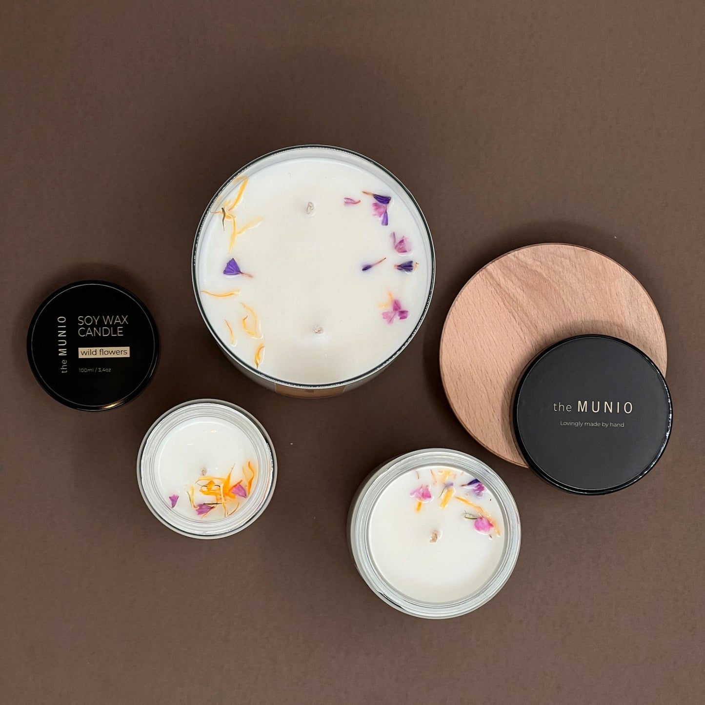 Pļavas ziedu svece stikla traukā